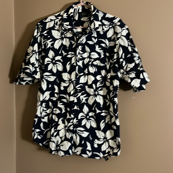 Floral leafy vacation style Hawaiian shirt - Picture 1 of 5